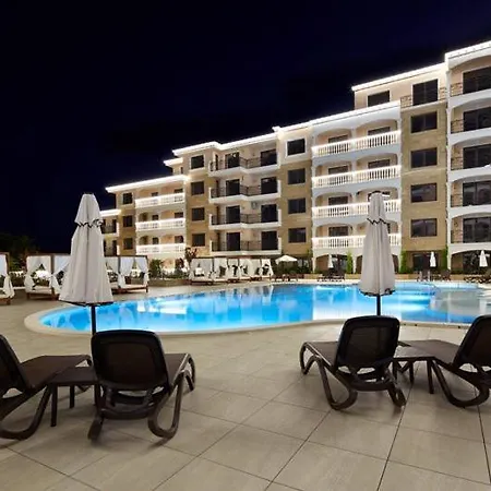 Valencia Gardens Deluxe Apartment