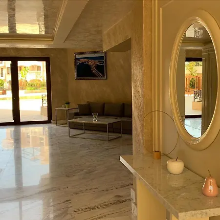 Valencia Gardens Deluxe Apartment