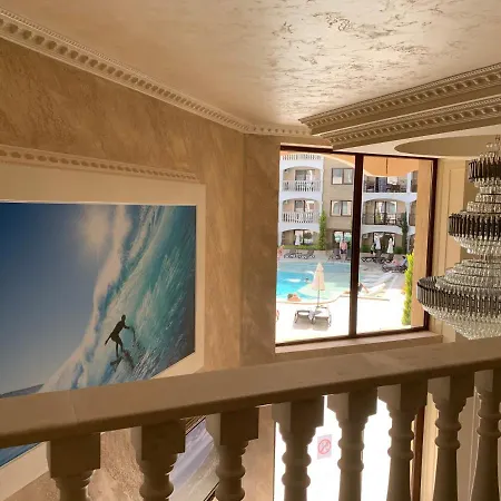 Valencia Gardens Deluxe 네세부르