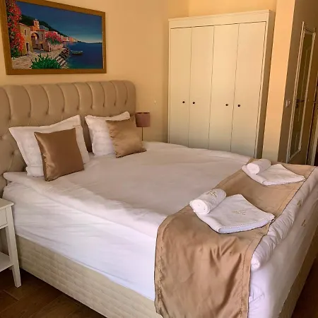 Valencia Gardens Deluxe * 네세부르