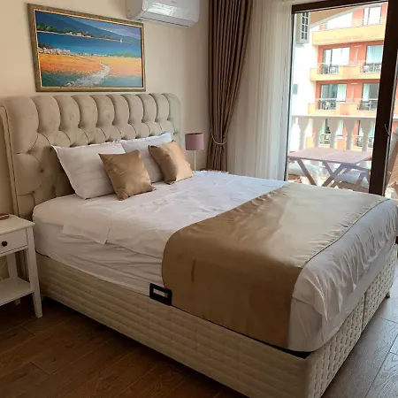 Valencia Gardens Deluxe 네세부르